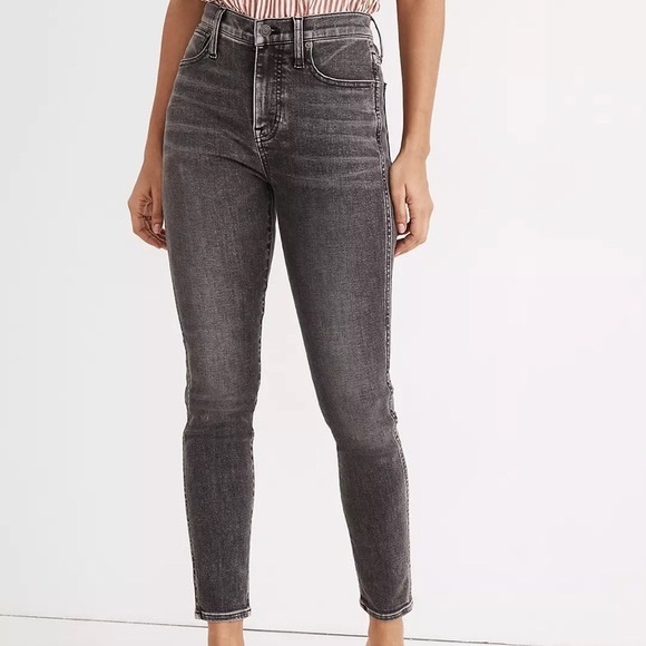 NWOT- MADEWELL 10” High- Rise Skinny Crop Jean in Oakwood Wash